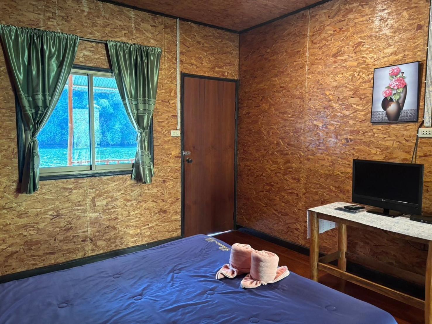 แพจิตรธาดาธารน้ำ Hotell Tha Kradan Exteriör bild