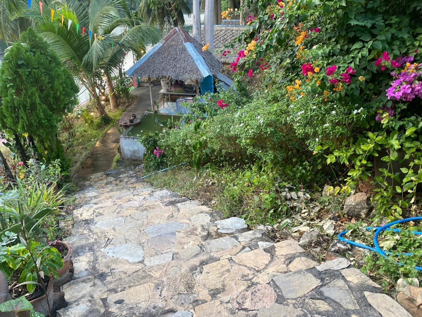 แพจิตรธาดาธารน้ำ Hotell Tha Kradan Exteriör bild